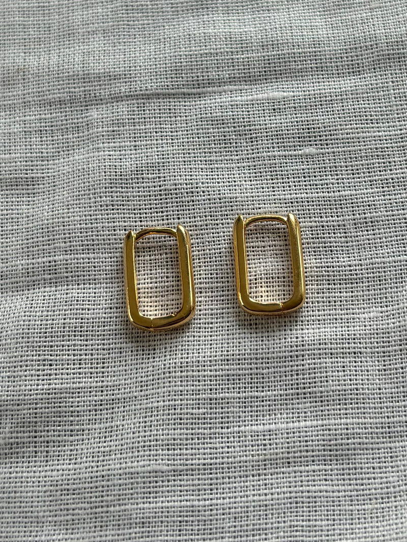 Medium Paperclip Huggie Earring